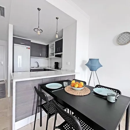 Cozy And Quiet With Sea Views Apartment *